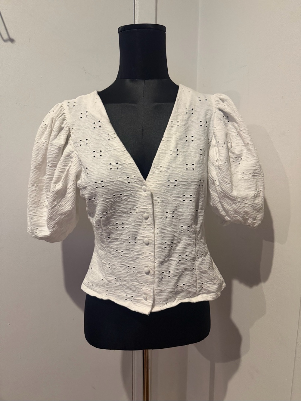 H&M Women's White Eyelet Puff Short Sleeve Button Front Top Blouse Medium M